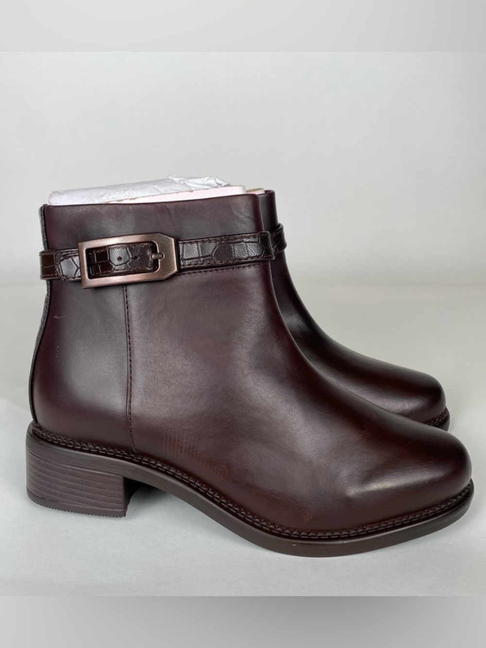 NWT Clarks Women's Maye Grace Bordeaux Leather Ankle Boot‎ - 7 WIDE - Picture 3 of 11